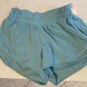 Lululemon hotty hot shorts 2.5 inch size 2-